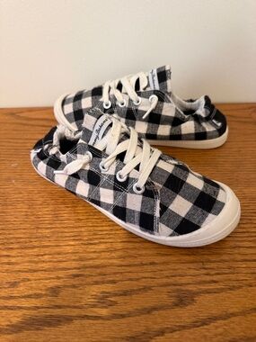 Tommy Bahama Plaid Canvas Sneaker - Black & White